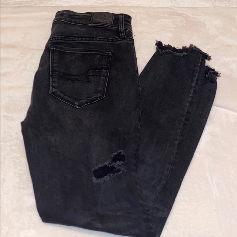 Cropped Ripped Black American Eagle jeans